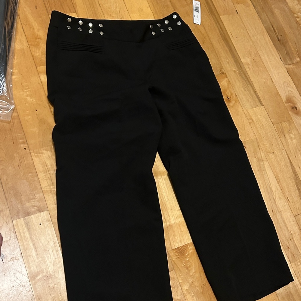 New Directions Black Pants Capri pants women’s size 6 new